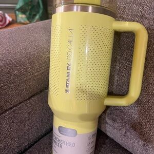 New Stanley Quencher H2.0 Tumbler - Yellow